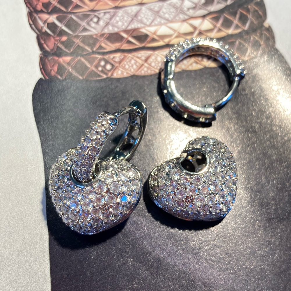 Beautiful Gold Plated Cubic Zircon Heart Earrings - Picture 4 of 7